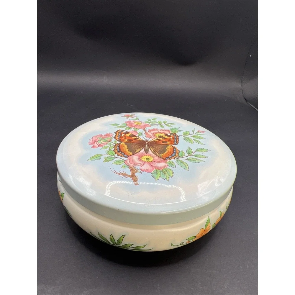 Vintage Daher Decorated Ware Round Tin Canister Lid White‎ Blue Roses Butterfly